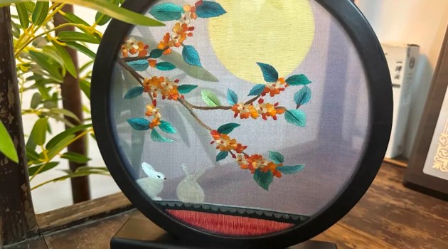 中秋新玩法!非遗技艺与创意设计碰撞出节日新风尚