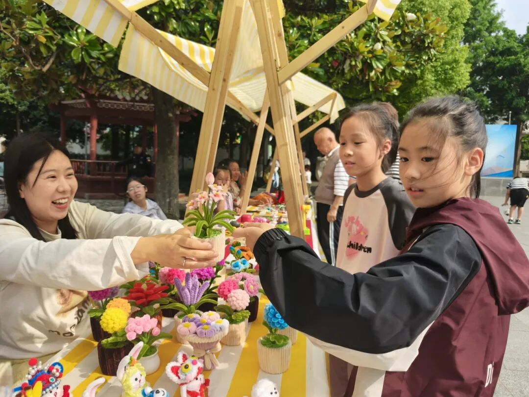 手工艺摊.jpg 手工艺摊.jpg